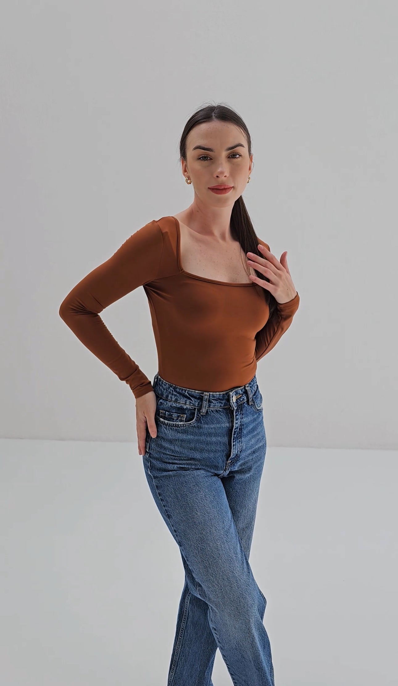 LONG SLEEVE ROUND NECK BODYSUIT